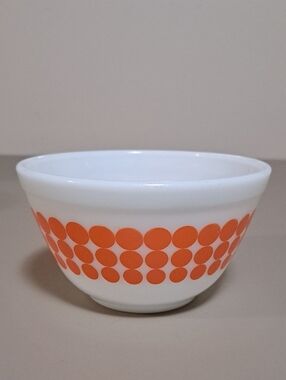 Pyrex Vintage 401 Orange Dot 1 1/2 Pint Mixing Serving Bowl